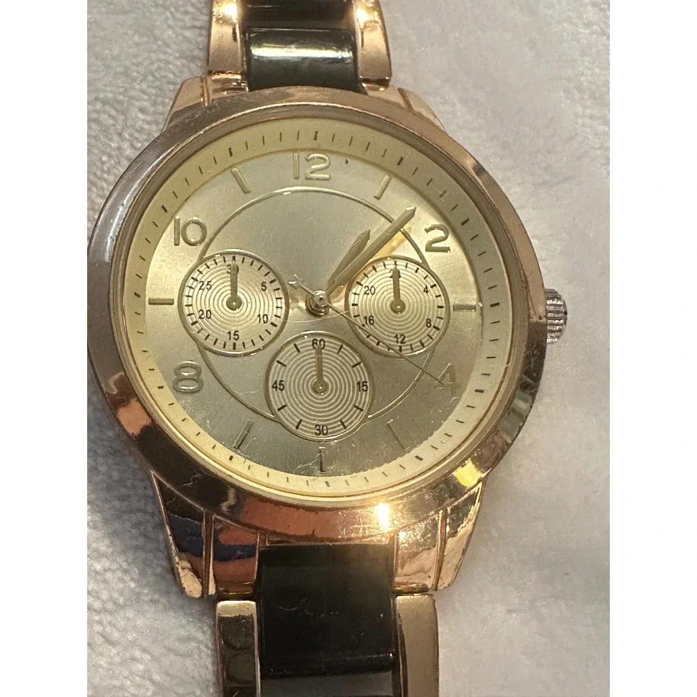 Gold Tone‎ and Black Bracelet Women's Fashion Watch Stainless Steel Back